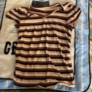 Color is mixed color with brown and light brown.